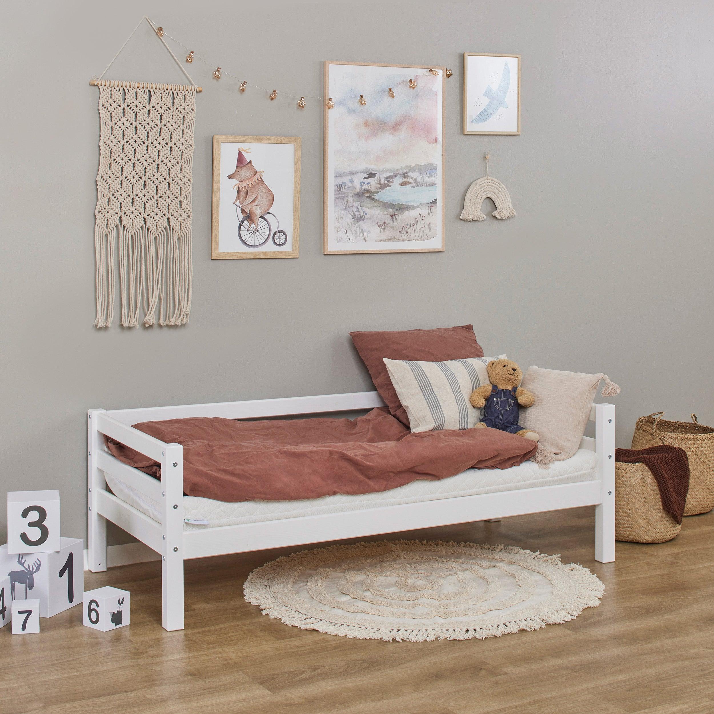 White wooden hot sale toddler bed